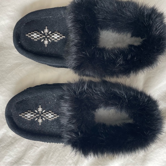 Manitobah Mukluks Shoes - Black Fur Women's Slippers